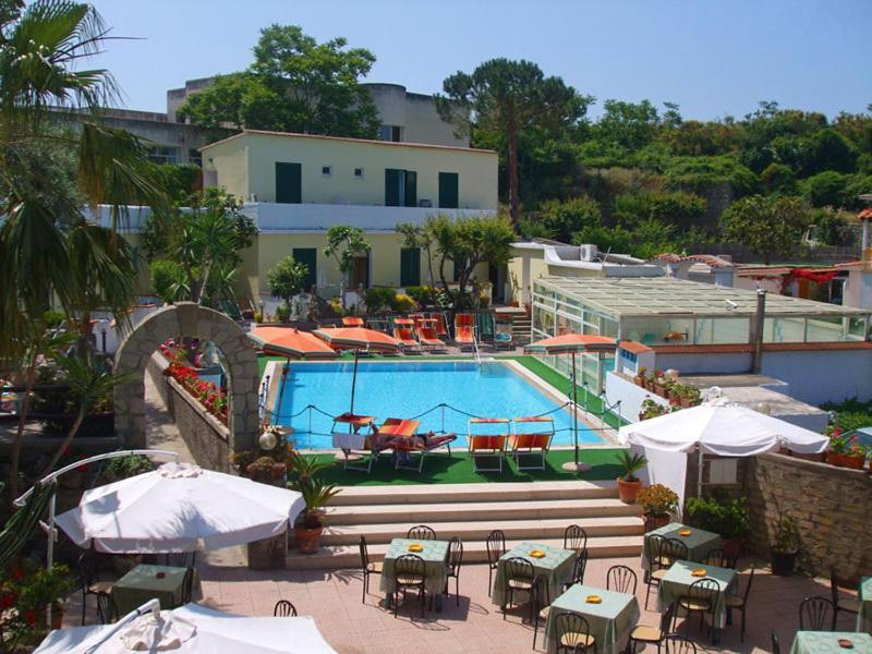 Albergo Villa Hibiscus Forio  Bagian luar foto