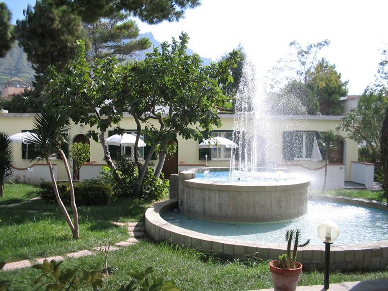 Albergo Villa Hibiscus Forio  Bagian luar foto