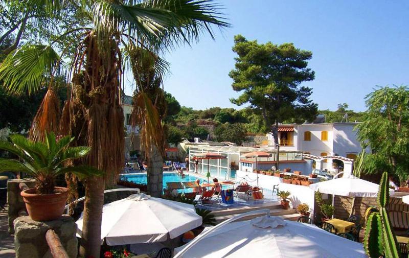 Albergo Villa Hibiscus Forio  Bagian luar foto