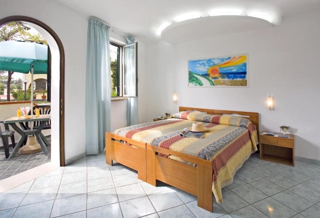 Albergo Villa Hibiscus Forio  Ruang foto