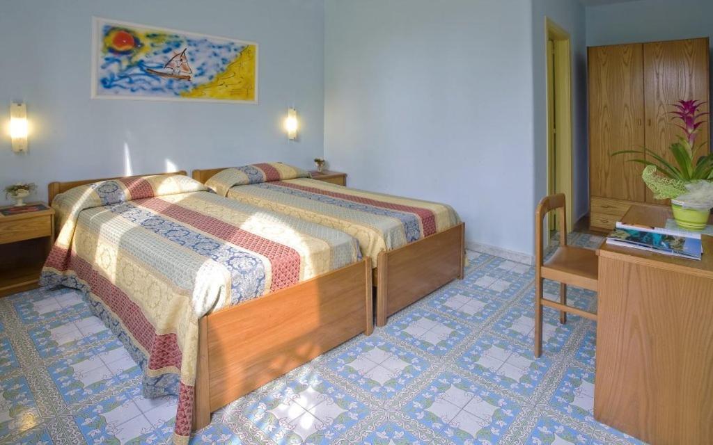 Albergo Villa Hibiscus Forio  Ruang foto
